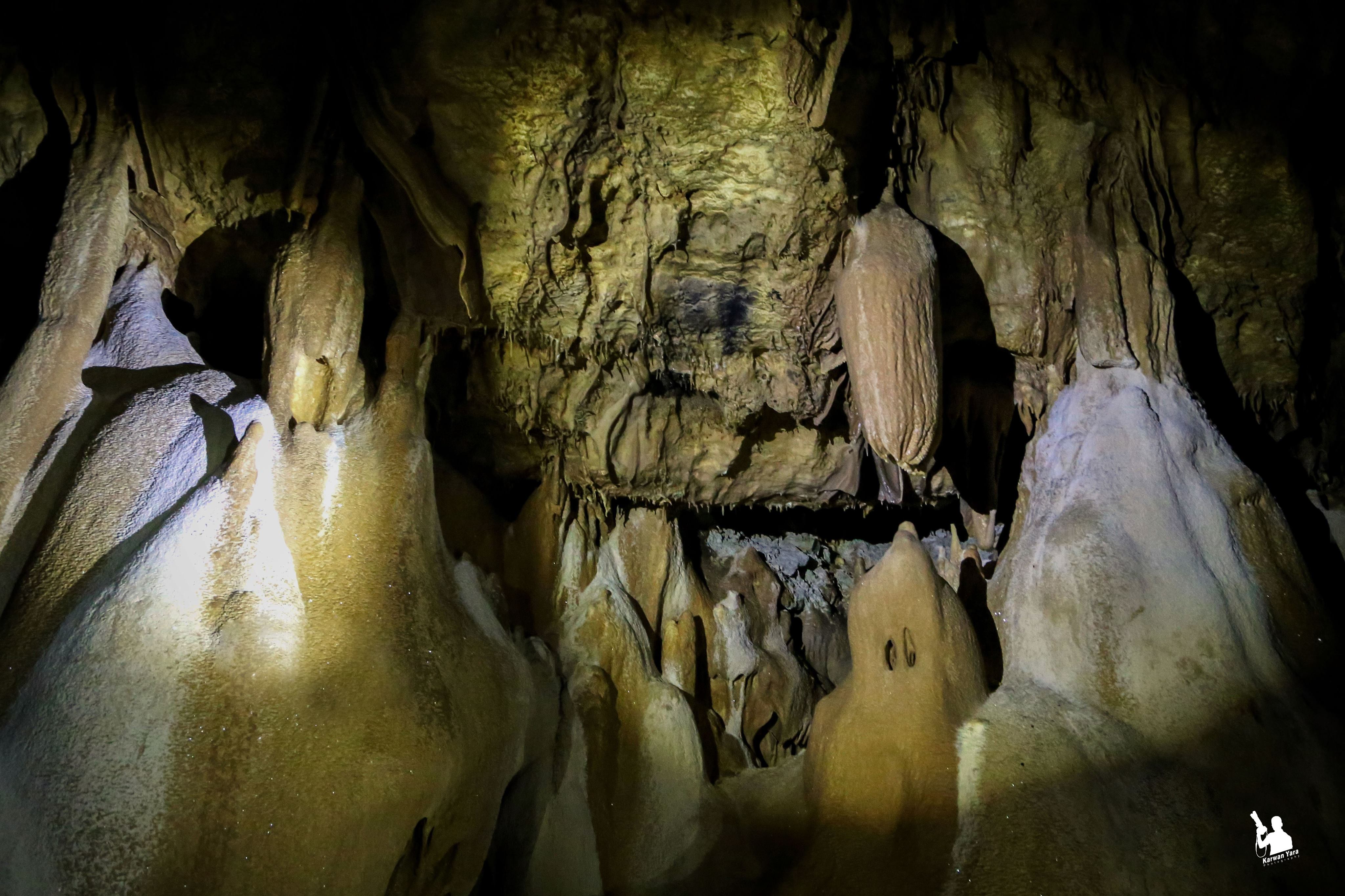 يقع كهف كونبا في جبل كولان على مقربة من بلدة دربنديخان ضمن محافظة السليمانية بإقليم كوردستان